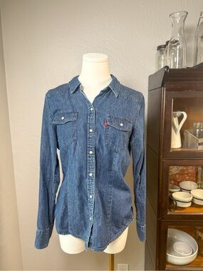 Levi’s Women’s Denim Pearl Snap Front Western Shirt Medium Wash Size M